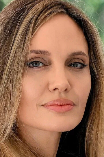 Анджелина Джоли